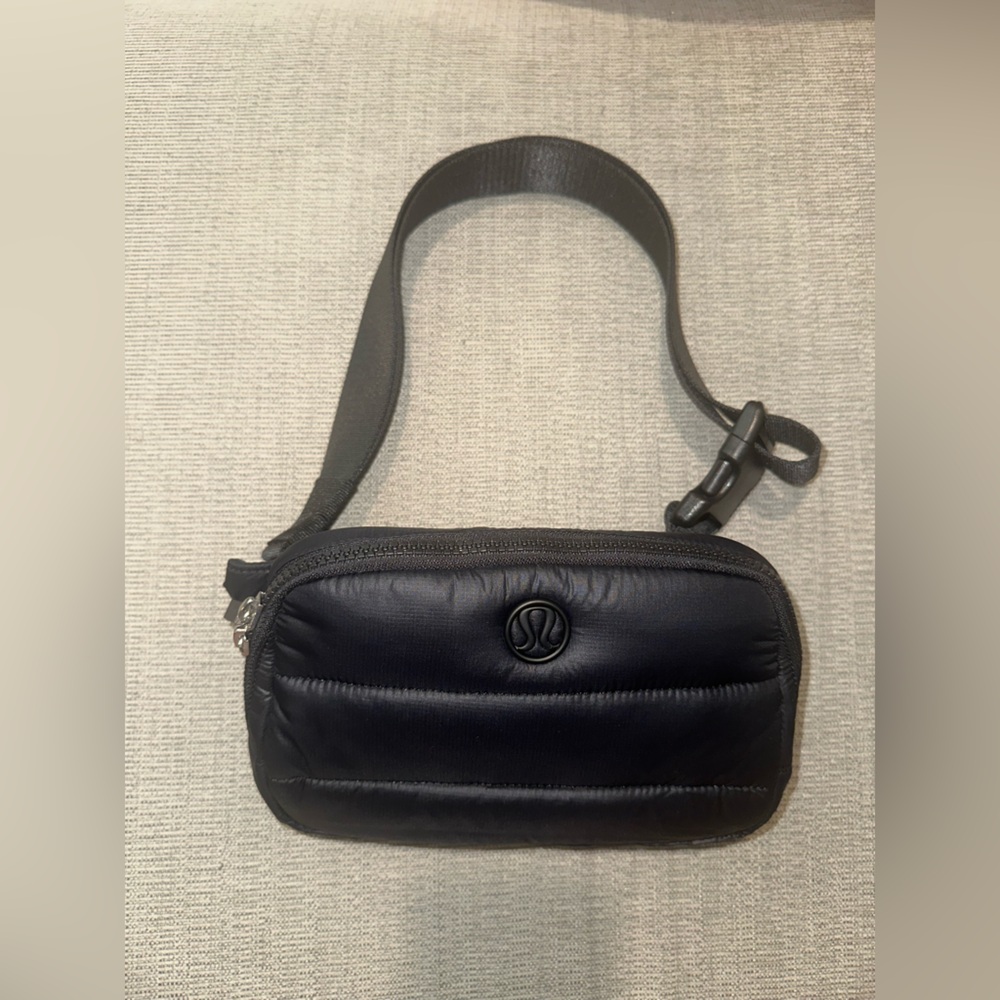 Lululemon Athletica wunder puff belt bag